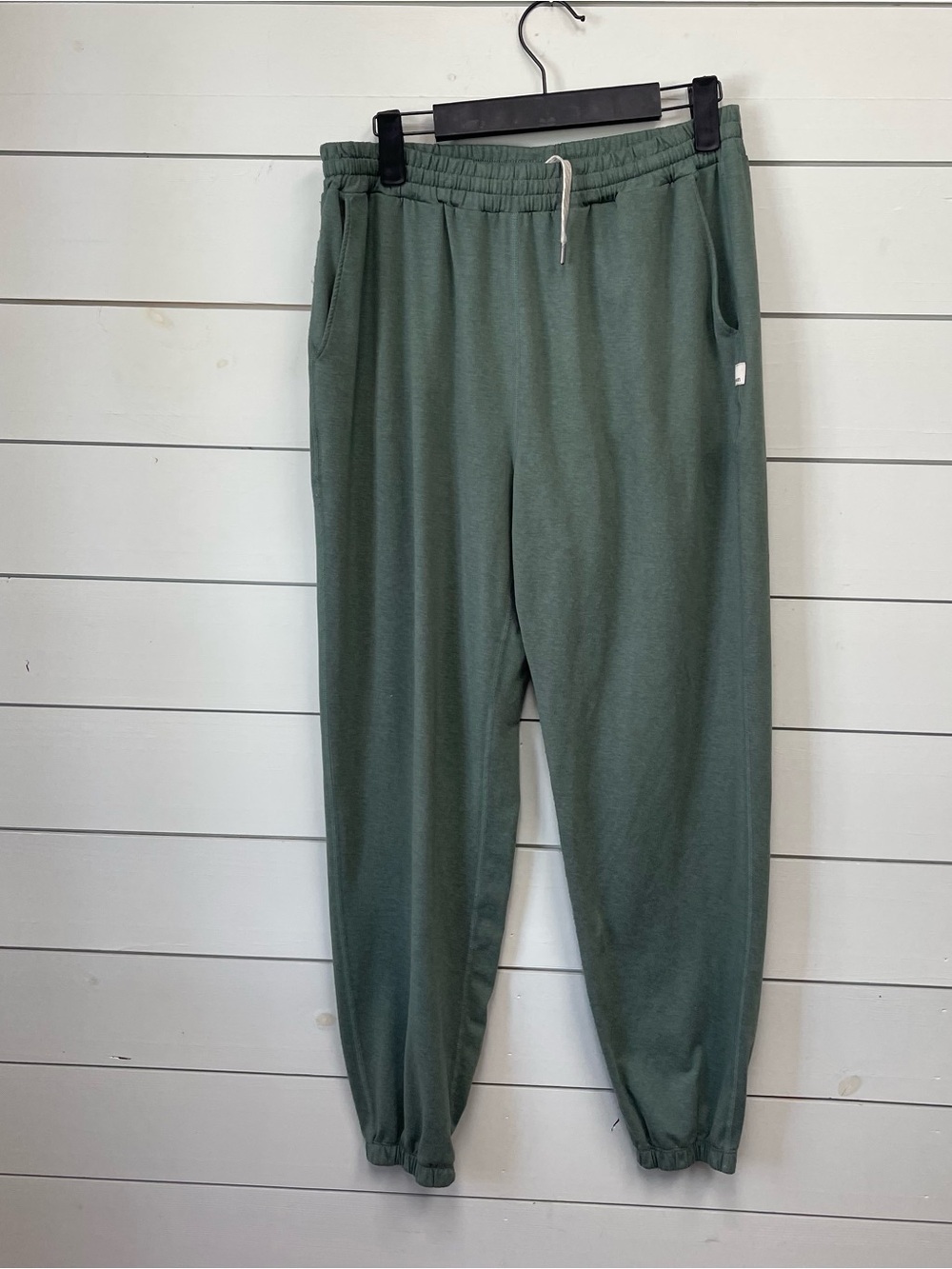 Vuori green boyfriend sweatpants joggers 27” inseam women’s size small